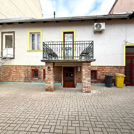 Kuriozum Vendeghaz Hotel Szeged Kültér fotó