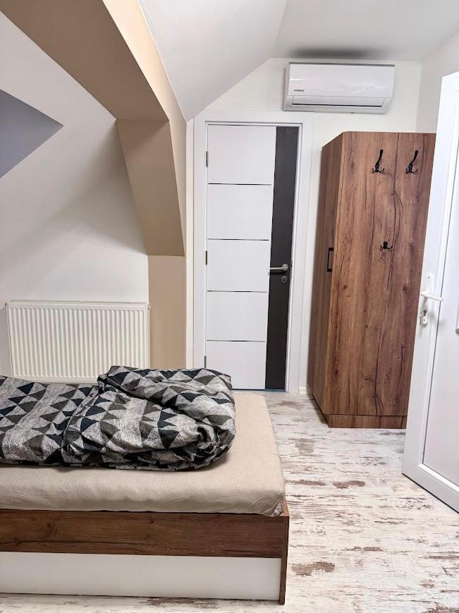 Kuriozum Vendeghaz Hotel Szeged Kültér fotó