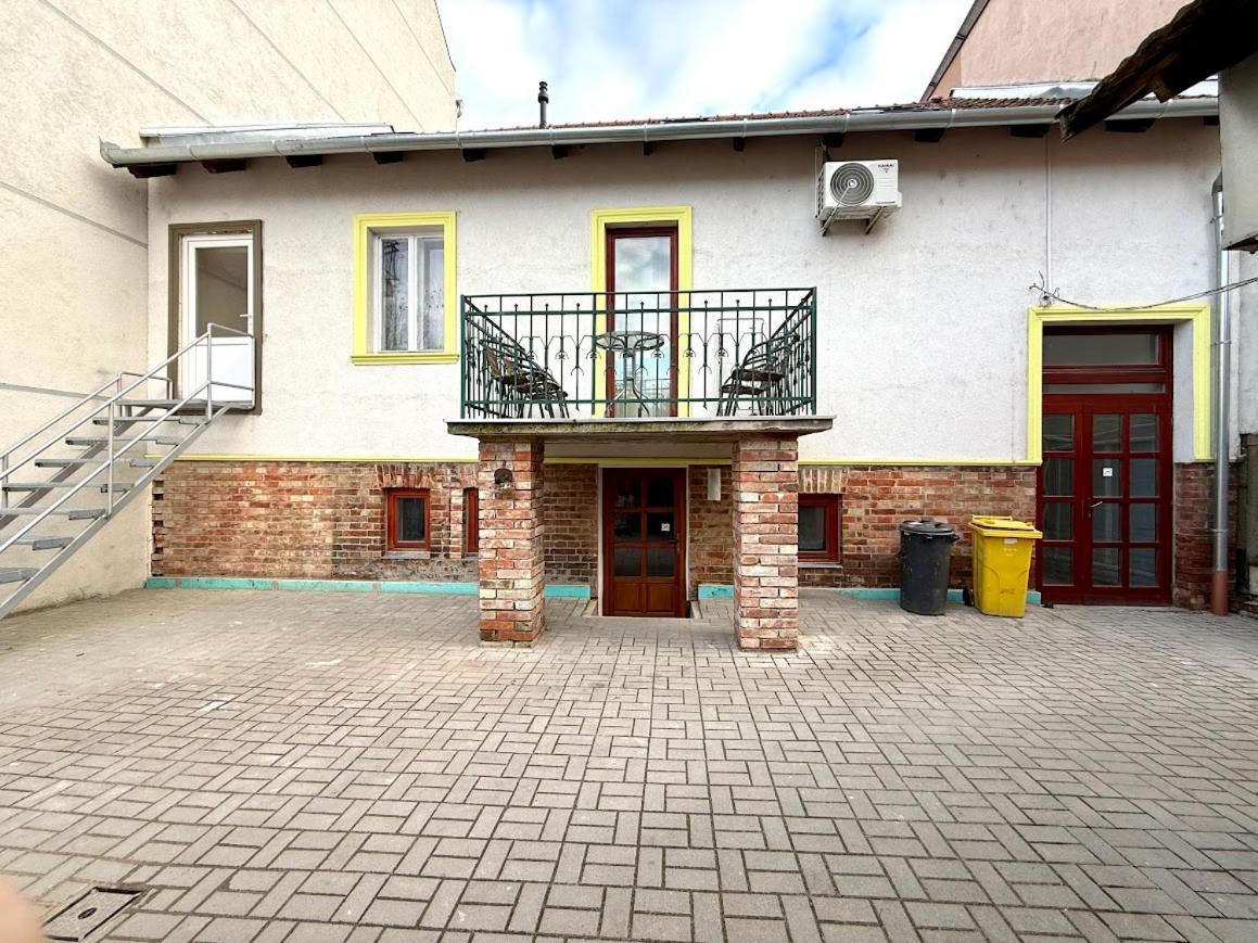 Kuriozum Vendeghaz Hotel Szeged Kültér fotó